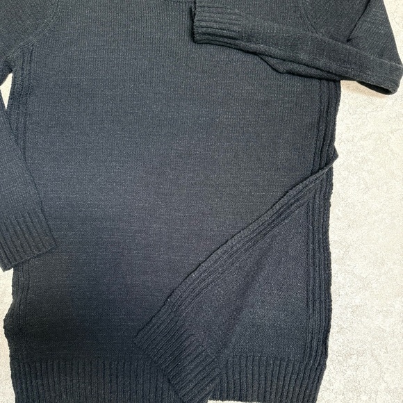 Lush Navy Sweater size L - Picture 4 of 5